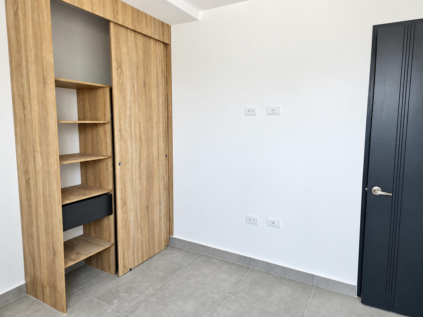 Detalles de carpintería, fotografía retocada de un proyecto de apartamentos ejecutado por el propietario